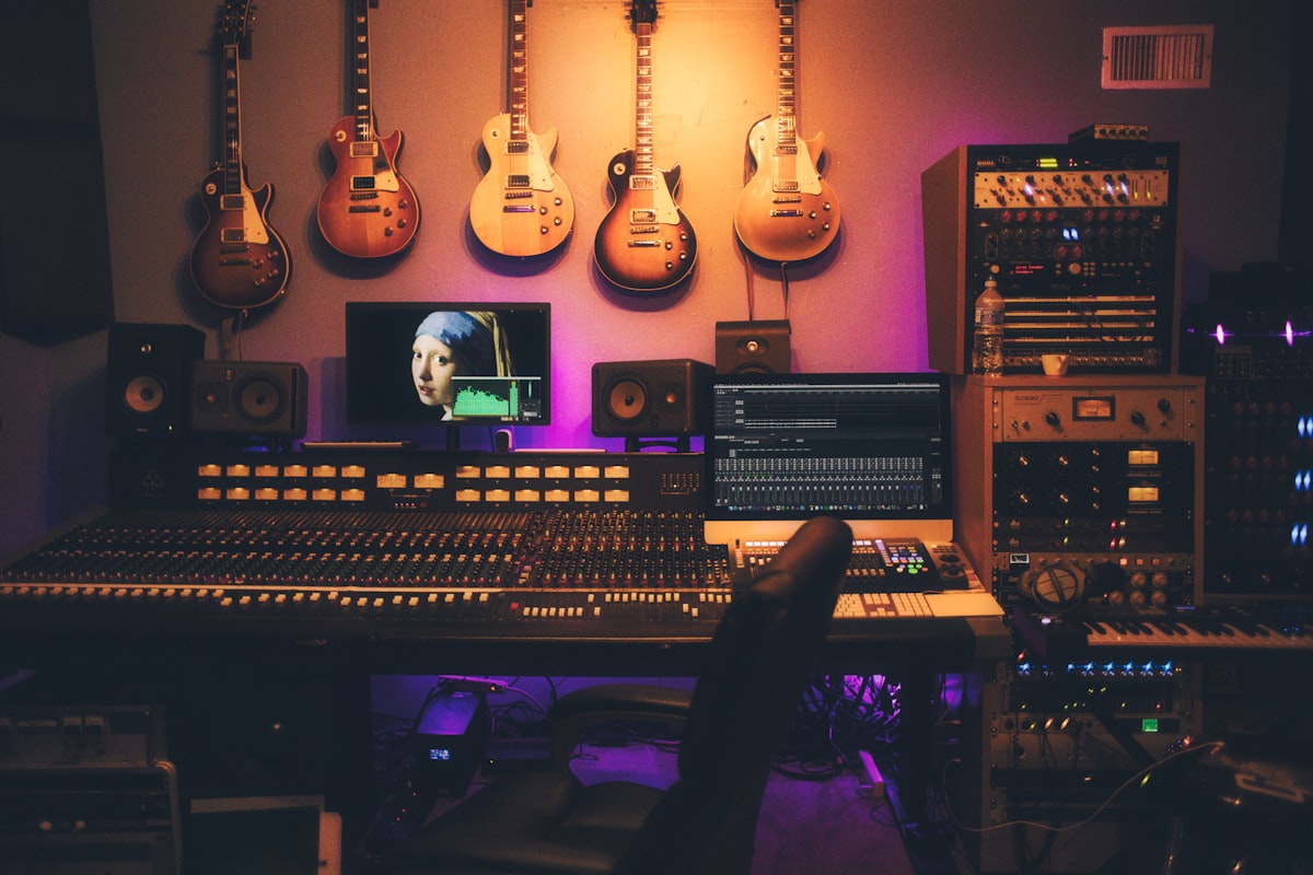 Mynbrytpa Studios Inside